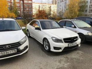 Mercedes-Benz C180 2012 года, VIN WDD2040311A816752.