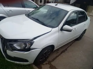 Lada Granta, 2022 г.в., VIN: XTA219040N0831738, Цвет кузова (кабины): Белый, находится в залоге у АО «Авто Финанс Банк». На имущество наложены ограничения в виде запрета на регистрационные действия. В автомобиле выявлены следующие повреждения: бампер в передней части; переднее правое крыло; блок…