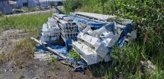 Конструкции колонн и анкерных планок металлические из балки 40К4, стали листовой толщина от 10 мм до 45 мм, огрунтованные. Конструкции балок и прокладок металлические из труб квадратных периметром от 1,3 м до 2,12 м толщин. Конструкции стропильных и подстропильных ферм металлические из труб…
