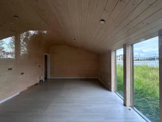 Жилой дом 59.3 кв.м и участок 1083 кв.м, Московская область. Здание, назначение: жилой дом, площадью 59.3 кв.м, количество этажей: 1, адрес: Российская Федерация, Московская область, м.о. Истра, д Еремеево, кв-л 0040357, д. 1669, кадастровый номер: 50:08:0040357:1822. Земельный участок, категория…