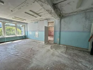 Нежилое здание детского сада №41 (3388,4 кв.м), склад (172,2 кв.м), земельный участок (8846 кв.м), Республика Татарстан, Нижнекамск. Продажа нежилого здания д/с№41 (кадастровый номер 16:53:040310:2322, площадью 3388,4 кв.м), нежилого здания складского помещения (16:53:040310:2414, площадью 172,2…
