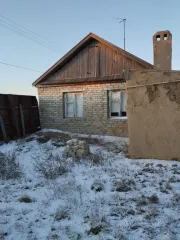 Жилое здание (дом), кадастровый номер: 64:01:000000:1162, площадь: 69.7 кв.м. и Земельный участок, кадастровый номер: 64:01:080106:33, площадь: 593 кв.м. Местоположение: Саратовская обл., р-н Александрово-Гайский, п. Приузенский, ул. Почтовая, д. 2. Состояние: В доме долгое время никто не…