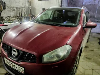 Nissan Qashqai 2011 года выпуска, VIN SJNFBNJ10U2251609.