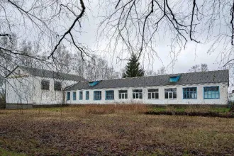 Имущественный комплекс школа, замощение, туалеты, котельная, забор, земельный участок 11 987 кв.м, Липецкая область. Имущественный комплекс в составе которого 6 объектов недвижимости и земельный участок 11 987 кв.м., расположенный по адресу: Российская Федерация, Липецкая область, Усманский…