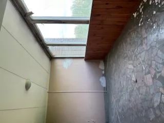 Недвижимое и движимое имущество - здание, назначение: нежилое (гостиница), кад номер: 50:60:0020103:58; здание, назначение: нежилое (проходная), кад номер: 50:60:0020103:55; помещение, назначение: нежилое (теплица), кад номер: 50:60:0020103:92; сооружение, назначение: нежилое (благоустройство с…