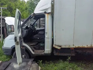 Автомобиль грузовой 3009А9, 2017 года выпуска, VIN: Z783009A9J0041929, цвет кузова — белый. Автомобиль на ходу. Длительное время не эксплуатировался. По кузову имеются следы коррозии по нижним кромкам кабины, дверей, раме фургона, задним воротам и в подкапотном пространстве. Салон имеет следы…
