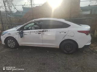 Автомобиль Hyundai Solaris, VIN: Z94K241CBNR325517, год выпуска 2021. Автомобиль не на ходу, в аварийном состоянии. Транспортировка эвакуатором.