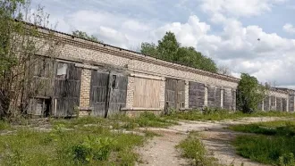 Гараж 734,8 кв.м и земельный участок 2524 кв.м, Архангельская область. Гараж № 4 площадью 734,8 кв.м., с кадастровым номером 29:01:070206:285, расположенный по адресу: Российская Федерация, Архангельская область, м.о. Вельский, д. Степанковская, ул. Центральная, д. 46 к. 4 и земельный участок…