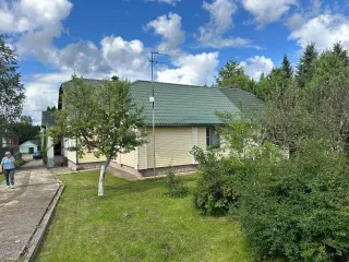 Жилой дом 292,2 м² по адресу: Московская область, Одинцовский г.о., д. Сергиево, ул. Заречная, д. 7, кадастровый номер 50:20:0080806:558. Нежилое здание (хозблок) 77,8 м² по адресу: Московская область, Одинцовский район, д. Сергиево, кадастровый номер 50:20:0080806:208. Земельный участок без…