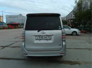 Toyota Voxy 2010 года, 158 лс, АКПП. Автомобиль легковой, марка: Тойота, модель: Вокси, VIN: отсутствует, гос. рег. номер: х546нм14, год изготовления: 2010