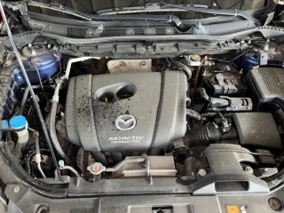 Mazda CX-5 2013, VAZ 21099 1995. 1. Mazda CX-5, 2013, г/н М383ВС18, VIN: RUMKE1978DV007613. Сломана правая фара и правый фонарь, на лобовом стекле трещины, на водительской двери и правом переднем крыле царапины, на правой задней двери вмятины, а также присутствуют многочисленные повреждения заднего…