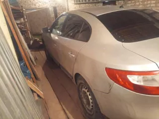 транспортное средство RENAULT FLUENCE, год выпуска 2014, регистрационный знак О175ТХ33,  VIN  X7LLZBR0B50658392. Имущество содержит недостатки: 
1. Установлен неокрашенная  пластм.  облицовка переднего бампера, имеющая разрыва с боков 
2. Порог справа –коррозия, местами сквозная 
3. Заднее крыло…