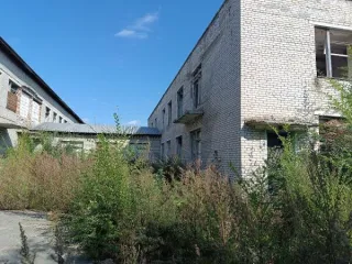 Здания и земельный участок 7771 м², Курган г. Курган, ул. Техническая, д. 15. Здание, кадастровый номер: 45:25:080301:132, площадь: 1058,3 кв.м. Здание, кадастровый номер: 45:25:080301:2204, площадь: 1158,7 кв.м. Нежилое здание склада, кадастровый номер: 45:25:080301:90, площадь: 64,7 кв.м…