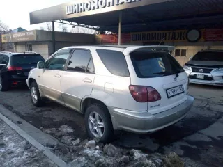 Легковой автомобиль марки Toyota Harrier, 1999 года выпуска, регистрационный номер В799НУ125, кузов № SXU150007999.