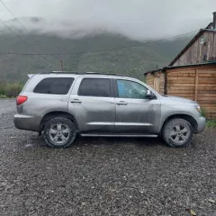 Toyota Sequoia, 2016 год, VIN: 5TDDY5G17GS14490. Легковой универсал.