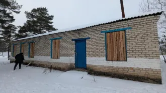 Нежилое здание амбулатория 113.4 кв.м Одноэтажное кирпичное здание Общая площадь: 113.4 Кадастровый номер: 75:20:180104:229 Количество этажей: 1 Общие сведения об ограничениях и обременениях: Отсутствуют