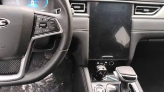 JAC J7 2023 года, 136 лс, 56972 км, АКПП, транспортное средство – легковой автомобиль, марка /модель – JAC J7, год выпуска – 2023, VIN – LJ12FKT31P4030700.