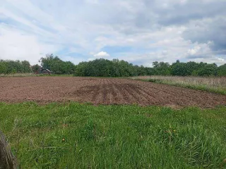 Земельный участок площадью 2108 кв.м. Рязанская область, Пителинский район, село Юрьево, улица Дм. Кокорева, дом 39. Категория земель: земли населенных пунктов. Разрешенное использование: для ведения личного подсобного хозяйства. Кадастровый номер: 62:10:0020306:312. В ЕГРН отсутствуют сведения о…