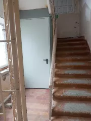 Объект аренды, площадь 174,9 кв. м., номер на поэтажном плане 2 этажа: 14-20, адрес: Российская Федерация, Карачаево-Черкесская Республика, г. Теберда, ул. Ленина, д. 40. Требуется текущий ремонт. Назначение нежилого помещения: Помещение свободного назначения, за исключением: почтовой и…