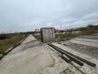 Объекты незавершенного строительства общей площадью 1876 кв. м в Сургуте. Расположены по адресу: Ханты-Мансийский автономный округ – Югра, город Сургут, Западный промрайон, улица Транспортная на земельном участке кадастровый номер 86:10:0101007:10 площадью 18 306 кв. м. В состав входят: 1) объект с…