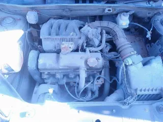 Автомобиль имеет следующие неисправности, требующие устранения: расход масла, автомобиль не заводился более четырех лет, завести автомобиль не представляется возможным в связи с ржавчиной в цилиндрах, вмятины на задних крыльях, багажник не открывается в связи с ржавчиной на замке, ручной тормоз не…