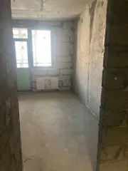 Однокомнатная квартира, общей площадью 21.6 кв.м., кадастровый номер 23:43:0106012:32863 по адресу: город Краснодар, ул. Западный Обход, д. 39/1, корпус 2, кв. 27. Обращаю внимание, что имеется задолженность перед застройщиком (EUROPA DEVELOPMENT) в размере 84240 руб.