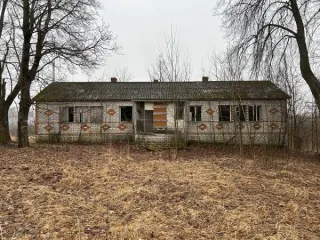 Нежилое здание 120,5 м² с участком 1168 м², Ярославская область. Нежилое здание, по адресу: Ярославская область, Мышкинский район, Флоровский с/о, с. Флоровское, ул. Малкова, д. 12, 1-этажное, общей площадью 120,5 кв. м, кадастровый номер: 76:07:101702:275, с земельным участком, общей площадью 1168…