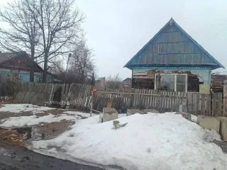 1/4 доля жилого дома 36,3 кв.м и 1/4 доля земельного участка 1407 кв.м в Курганской области, кадастровый номер дома: 45:23:040102:334, кадастровый номер земельного участка: 45:23:040102:101