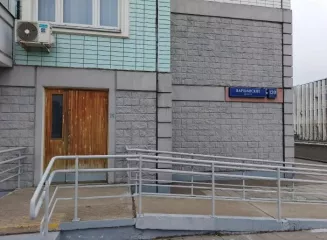 Нежилое помещение, назначение: нежилое, общая пл. 127,6 кв.м., кад.№ 77:05:0006004:24479, этаж 1. Адрес: г. Москва, вн.тер.г. муниципальный округ Чертаново Северное, шоссе Варшавское, дом 120, корпус 1, помещение 2/1.