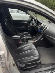 Hyundai Sonata 2009 года, VIN: KMHEU41MP9A709015. Автомобиль в нормальном состоянии, на ходу, имеется вмятина на заднем правом крыле.