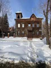 Нежилое здание 309 кв.м, земельный участок 829 кв.м, ограждение 95 м, Алтайский край Нежилое здание общей площадью 309 кв.м с кадастровым номером 22:63:050228:79, земельный участок общей площадью 829 кв.м с кадастровым номером 22:63:050228:47, ограждение протяженностью 95 м, расположенные по…