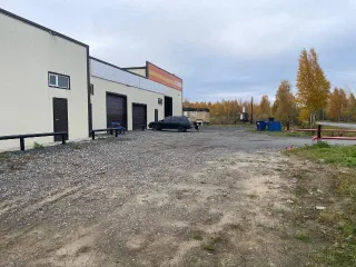 Помещение общей площадью 146,8 м², кадастровый номер 70:20:0000003:17886, расположенное по адресу: Томская область, город Стрежевой, микрорайон 5-й, дом 501/1, назначение: свободного назначения, функционал: офисно-торговый объект свободного назначения