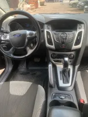 Ford Focus 2013 года выпуска. Пробег 268 км. Объем двигателя 1999 см³, мощность 149.6 л.с. Коробка передач робот. Государственный регистрационный знак M 161 MB 702. VIN номер X9FKXXEEBKDU87899. Экологический класс пятый.