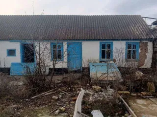 Дом 66,5 м² и земельный участок 2620 м², Ставропольский край, Благодарненский р-н, с Сотниковское, ул Пролетарская, д.91, кад. № 26:13:161201:866, земельный участок 2620 м², кад. № 26:13:161201:737. Должник не проблематичный, осмотр возможен.