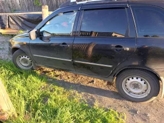 Легковой автомобиль, марка: LADA, модель: 111730. KALINA, год изготовления: 2012 г.в., цвет: СИНЕ ЧЕРНЫЙ, VIN: XTA111730D0245828 2012 г. в., пробег 150 000 км. Значительная коррозия  дыры  по всему периметру кузова
