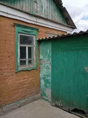 Жилое здание, площадь: 53,2 кв.м., кадастровый номер: 61:40:0010139:369 и земельный участок, площадь: 697 кв.м., категория земель: Земли населенных пунктов, разрешенное использование: для ведения личного подсобного хозяйства, кадастровый номер: 61:40:0010139:201. Адрес: Ростовская область, р-н…