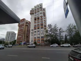 Нежилые помещения цокольного этажа пятнадцатиэтажного жилого здания по адресу: Республика Башкортостан, г. Уфа, Ленинский район, ул. Карла Маркса, 53. Площадь объекта: 37,7 кв.м. Этаж / этажность: цоколь / 15. Высота помещений: 3м, наличие коммуникаций: центральное отопление, электроснабжение…