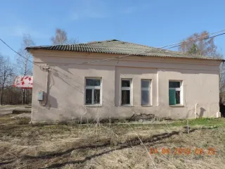 Нежилое помещение Нежилое здание: кирпичное одноэтажное, кадастровый номер: 44:07:091301:297, год постройки 1956 год, общей площадью 190,2 кв. метра, назначение здания — нежилое здание. Здание подключено к центральной канализации, водоснабжению, электроснабжению. Автономное отопление: газовый котёл…