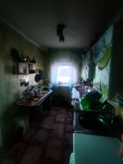 1/4 доля в праве на жилое помещение, расположенное по адресу: Челябинская область, р-н Еманжелинский, рп Красногорский, ул. Советская, д 30, кадастровый номер 74:28:0301019:117, площадью 54,7 кв.м. С имуществом можно ознакомиться по предварительной записи по номеру телефона: 8-996-230-89-69, либо…