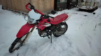 BS250-18 (IV) TTR250R, 2018 мотоцикл BS250-18 (IV) TTR250R, марка: BS250-18(IV), модель: TTR250R, год изготовления: 2018, VIN: LHJYJM189JB506282, г/н: 9822АВ47, вид собственности – совместная с супругом Арефьевым А.А. Автомобиль в неудовлетворительном состоянии, не находу, имеет сквозную коррозию…