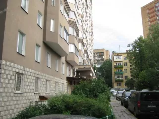 Квартира. Назначение жилое, площадь общая 53,3 кв.м., этаж 4, адрес местонахождения: Московская обл., г. Одинцово, ул. Северная, д. 36, кв. 260, кадастровый номер: 50:20:0030102:1119. Имущество находится в залоге у ООО «УралСибТрейд-МСК» на основании Постановления 10 ААС от 13.02.2025г. дело…