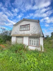 Земельный участок площадью 546 кв.м и здание площадью 20.4 кв.м. Адрес: Россия, Удмуртская Республика, г. Воткинск, территория СНТ "Сад 5", ул. 7-я, дом 77. Кадастровый номер участка: 18:27:070806:16. Здание нежилое, одноэтажное, кадастровый номер: 18:27:070805:188.