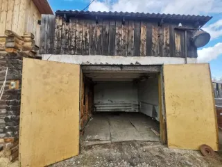 земельный участок с кадастровым номером 14:30:030002:156, общей площадью 23,8 кв.м., с расположенным на нем объектом недвижимости -  гараж, кадастровый номер 14:30:030002:645, РНФИ П12140002585, общей площадью 21,8 кв. м, по адресу: Республика Саха (Якутия), у. Усть-Майский, пос. Усть-Мая, ул…