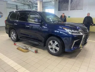 Lexus LX570, 2019 год выпуска, VIN JTJHY00W004307061. Ознакомление с имуществом осуществляется по предварительной записи по тел. +7-987-327-18-88.
