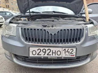 Skoda Superb 2011 года выпуска, серый цвет. VIN: TMBAB83T3C9040687. ПТС: 42УС № 738094. Государственный номер: О292НО142. Страна-изготовитель: Польша. Модель двигателя: CDA 273464, бензиновый, номер: CDA 273464. Мощность: 152 л.с. (111,8 кВт). Рабочий объем: 1798 куб. см. Номер шасси отсутствует…