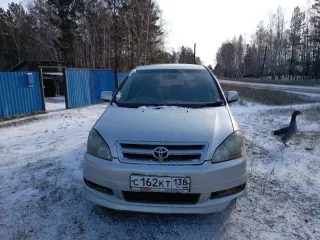 Toyota Ipsum 2002 года, 160 л.с., пробег 191882 км, полный привод, автоматическая коробка передач. Кузов ACM21-5037143. Имеются следы коррозии на кузове, сколы на бамперах, посторонние звуки в коробке передач. Автомобиль находится в залоге у АО ТБанк, действует запрет на регистрационные действия…