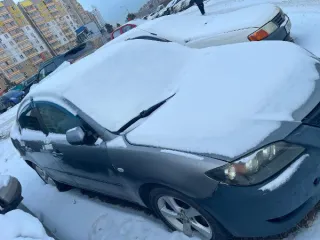 Mazda 3 2005 года, государственный номер Н369СР124, VIN и номер кузова JMZBK12Z551251073, темно-серый цвет. Рабочее состояние не проверялось. Имеются обременения: залог и запреты судебного пристава-исполнителя на регистрационные действия. Цена 260000 рублей, задаток 40000 рублей (порядок 2728).