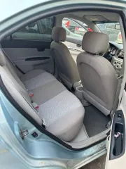 Hyundai Verna 2006 года, цвет светло-голубой. VIN: NLHCM41AP7Z035184, ПТС: 77ХА253194, госномер В326МС82. Производство Турция. Бензиновый двигатель 1.4 л (1399 см³) мощностью 97 л.с. Максимальная масса 1600 кг, снаряженная масса 1155 кг.