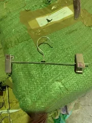 Запчасти и оборудование для производства сувениров, части запасные для сувенирной продукции, предположительно заготовки для изготовления. Велосипеды двухколесные без двигателя. Вешалки-плечики металлические. Набор болтов, вес 116,025 кг. Набор болтов вес 138,6 кг. Пистолет горячего воздуха, всего 5…