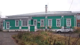 Административное здание 713.7 кв.м, хозблок, земельный участок 4385 кв.м, Ярославская область. Расположено по адресу: Ярославская область, г. Переславль-Залесский, ул. Советская, д. 22. В составе: Административное здание, в т.ч. подвал, КН 76:18:010211:50, нежилое, кол-во эт.-2, в т. ч. подземных…